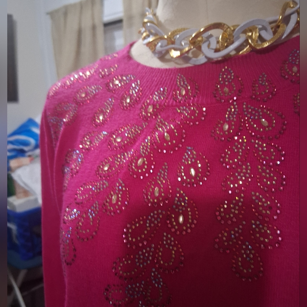 Rare Cashemir soft fuchsia sweater with beaded embellishment M/L